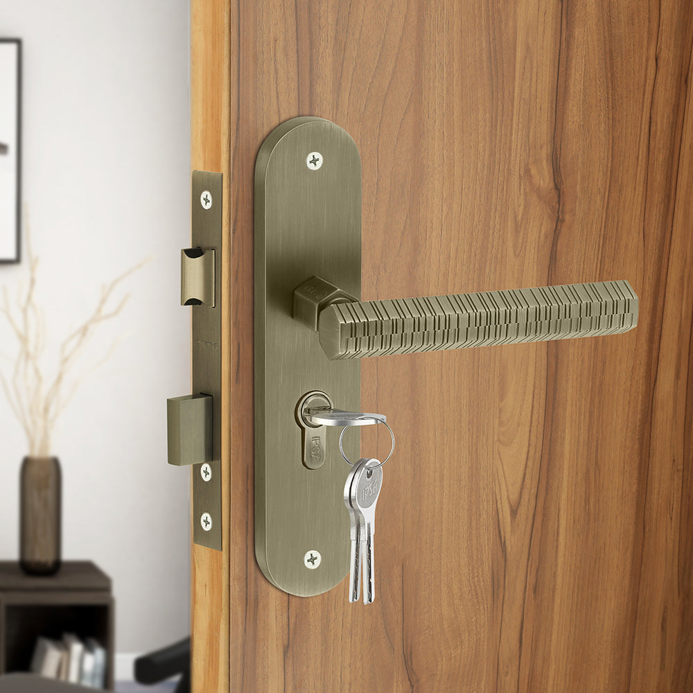 IPSA Maze Moderna Handle Series on 8" Plate CYS Lockset with 60mm One Side Key and Knob - Matte Antique Finish MAB