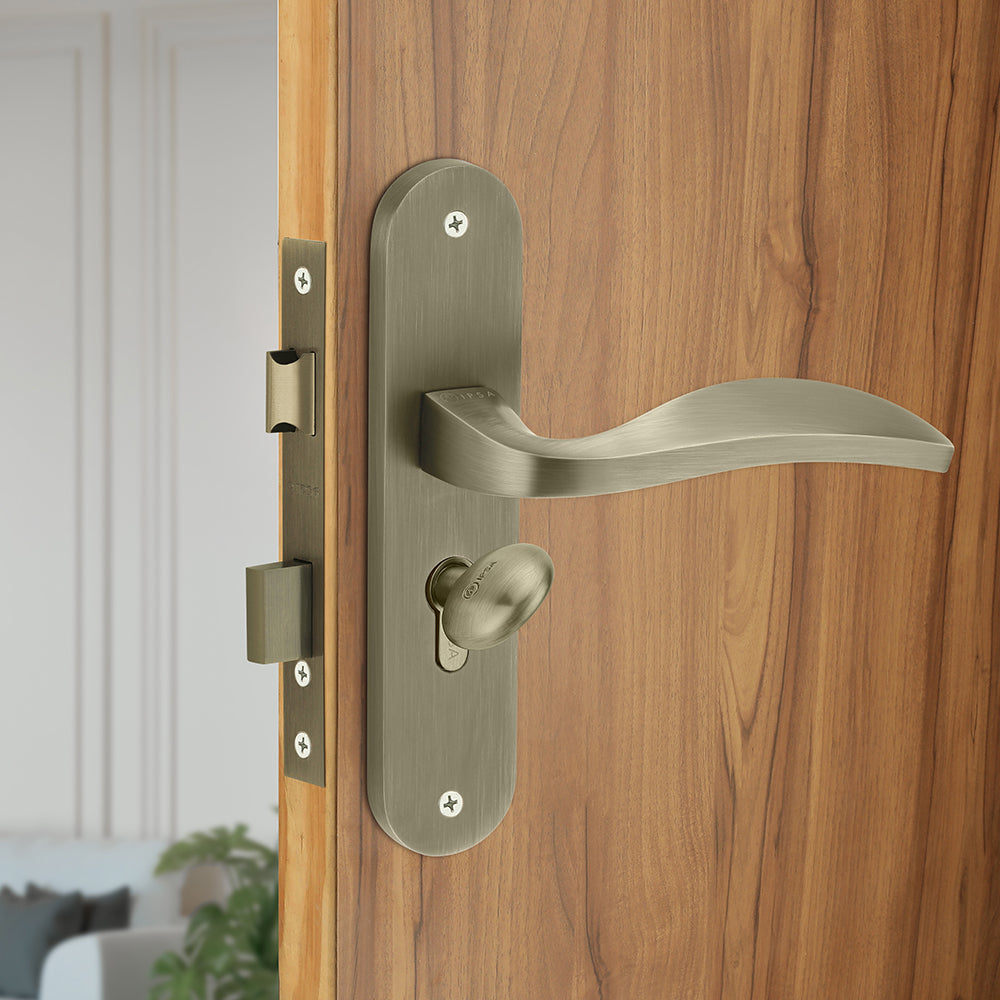 IPSA Scarlet Moderna Handle Series on 8" Plate CYS Lockset with 60mm Coin and Knob - Matte Antique Finish MAB