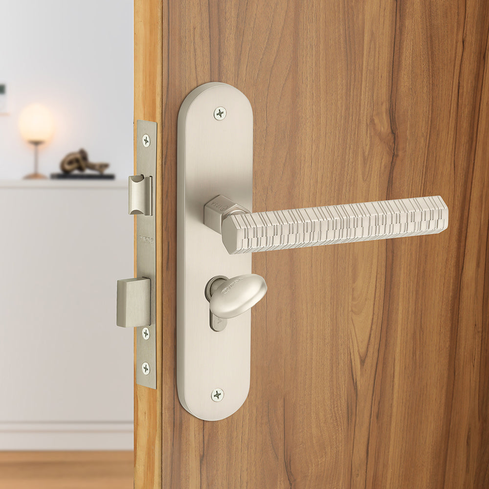 IPSA Maze Moderna Handle Series on 8" Plate CYS Lockset with 60mm Coin and Knob - Matte Satin Nickel Finish MSS